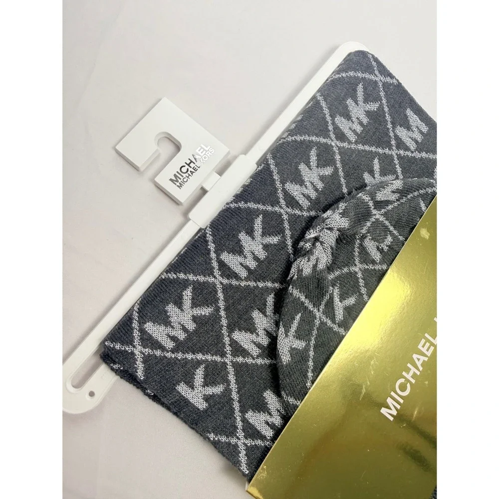 Michael Kors NWT Diamond Metallic Logo Hat & Scarf Set Charcoal Gray